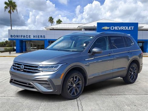 Used 2024 Volkswagen Tiguan SE image 2