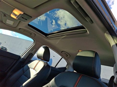 Used 2022 Nissan Sentra SR w/ SR Premium Package image 17