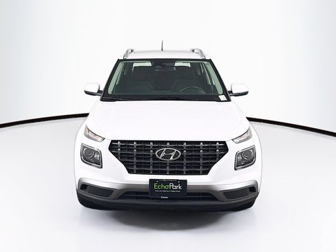 Used 2025 Hyundai Venue SEL FWD image 2