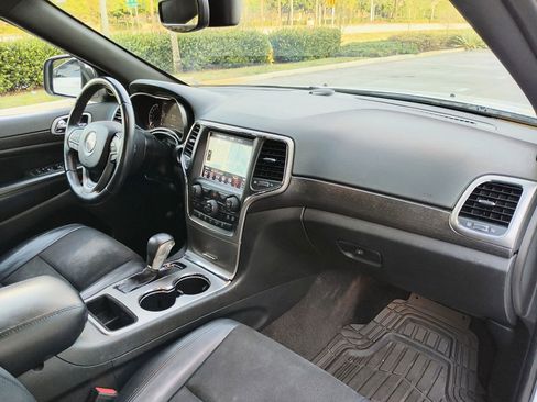 Used 2018 Jeep Grand Cherokee Laredo image 16