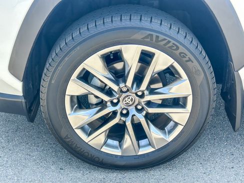 Used 2025 Toyota RAV4 XLE Premium FWD image 10