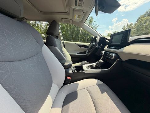 Used 2019 Toyota RAV4 XLE w/ Convenience Package FWD image 23
