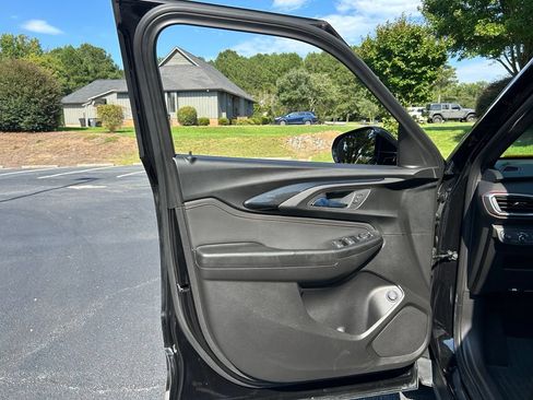 Used 2021 Chevrolet TrailBlazer RS w/ Sun and Liftgate Package FWD image 54