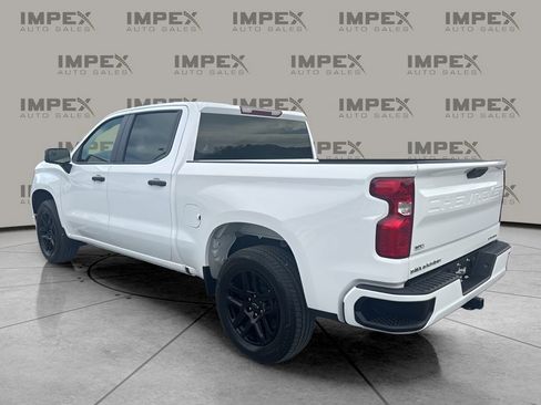 Used 2025 Chevrolet Silverado 1500 Custom image 3