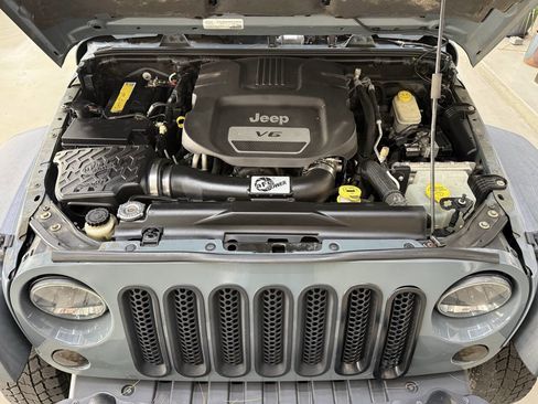 Used 2015 Jeep Wrangler Unlimited Rubicon AWD/4WD image 7