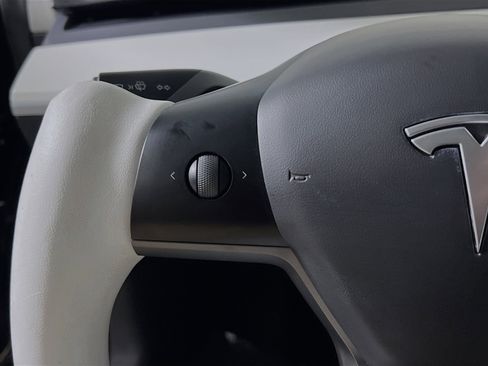 Used 2023 Tesla Model 3 Standard Range image 19