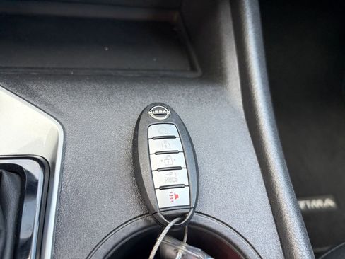 Used 2025 Nissan Altima 2.5 SV image 21