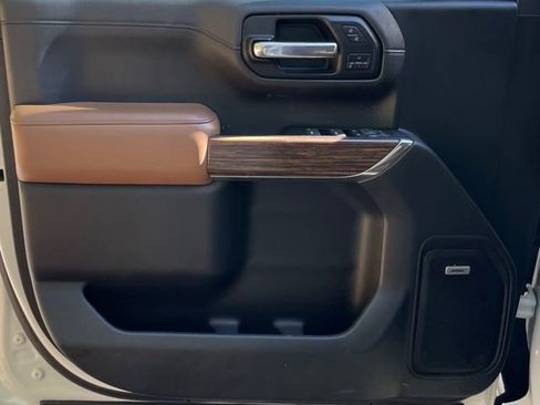 Used 2019 Chevrolet Silverado 1500 High Country w/ Technology Package AWD/4WD image 13
