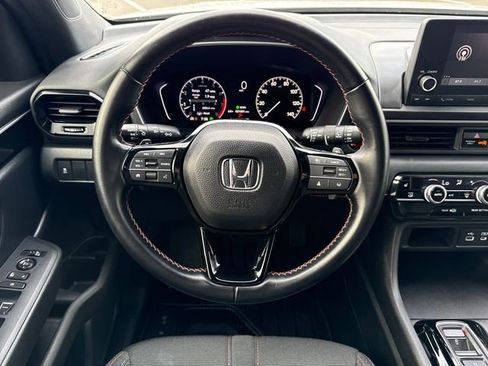 Used 2025 Honda Pilot Sport image 19