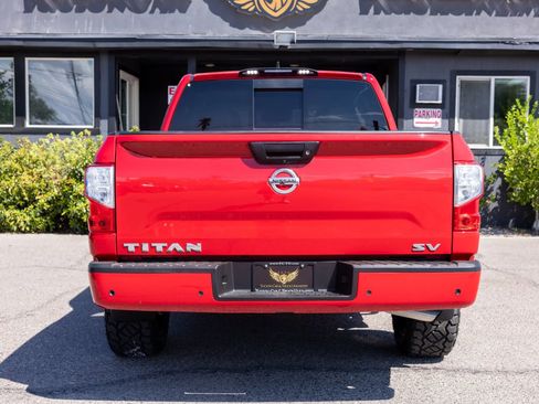 Used 2022 Nissan Titan SV w/ SV Convenience Package image 4