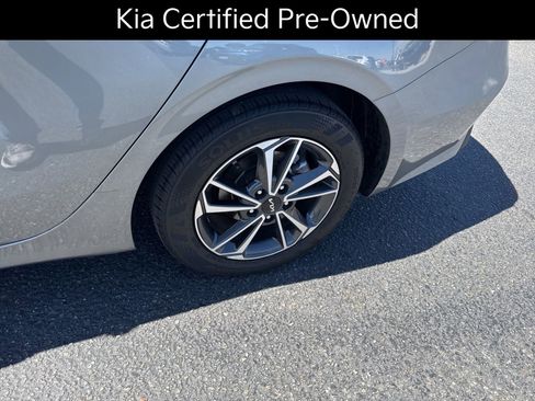 Certified 2022 Kia Forte LXS FWD image 13