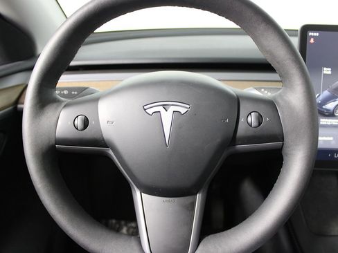 Used 2024 Tesla Model Y Long Range AWD/4WD image 13