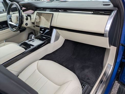 New 2025 Land Rover Range Rover Long Wheelbase Autobiography image 19