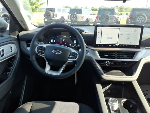 New 2026 Ford Explorer Active RWD image 16