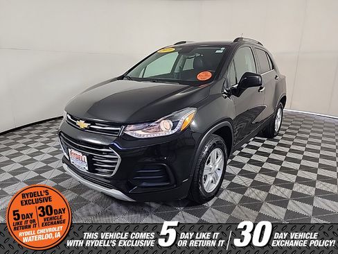 Used 2019 Chevrolet Trax LT w/ LT Convenience Package image 4