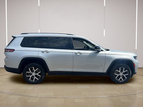 Used 2023 Jeep Grand Cherokee L Limited w/ Luxury Tech Group II AWD/4WD image 8