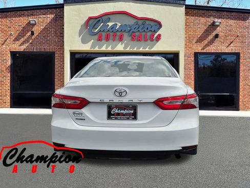 Used 2018 Toyota Camry FWD image 5