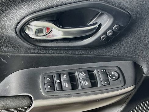 Used 2020 Jeep Cherokee Limited AWD/4WD image 16