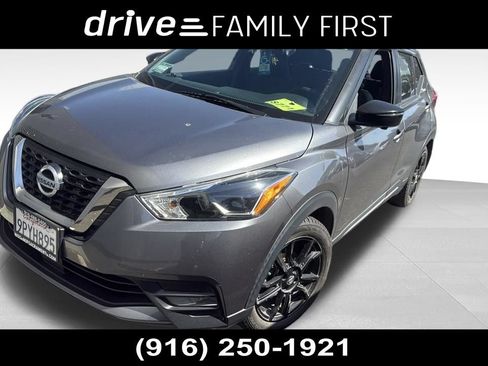 Used 2020 Nissan Kicks SR w/ SR Premium Package FWD image 1