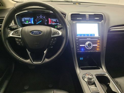 Used 2020 Ford Fusion Energi Titanium FWD image 22