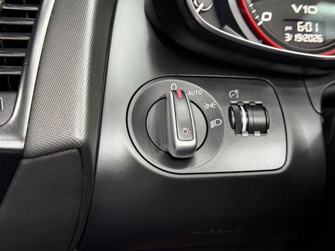 Used 2011 Audi R8 V10 image 31