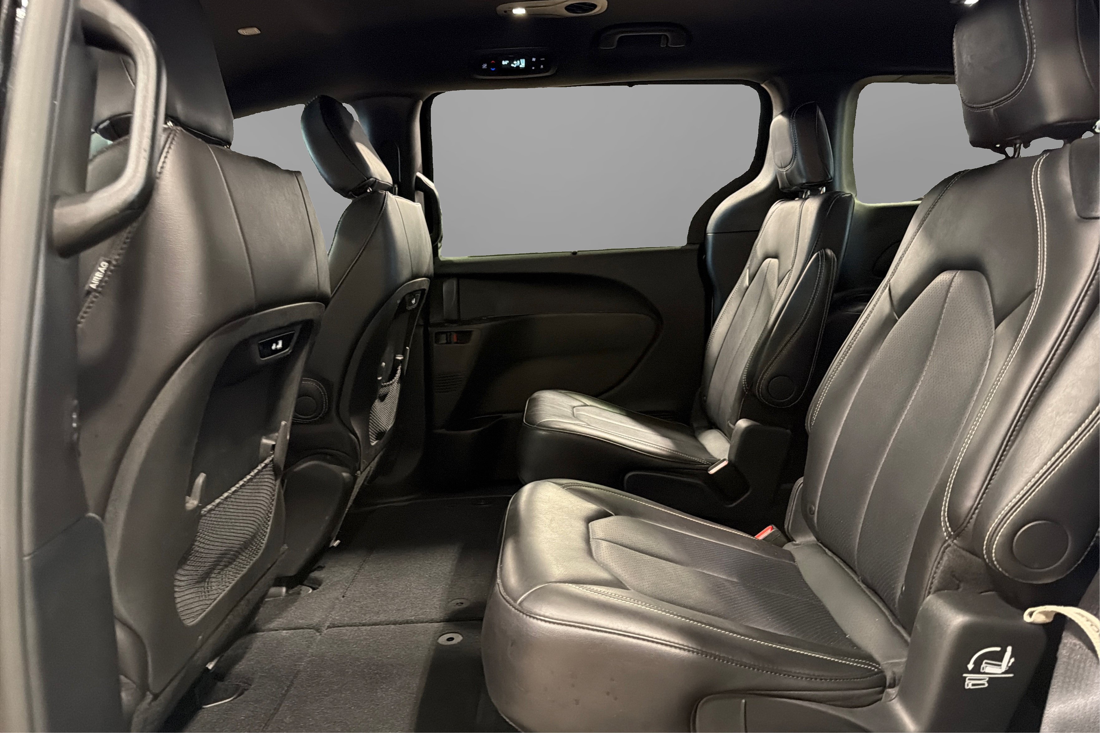 Used 2026 Chrysler Pacifica Select FWD image 35
