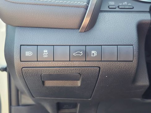 Used 2018 Toyota Camry SE w/ Moonroof Package FWD image 35