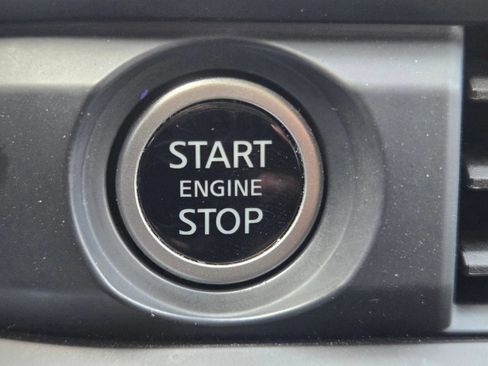 Used 2024 Nissan Pathfinder S FWD image 21