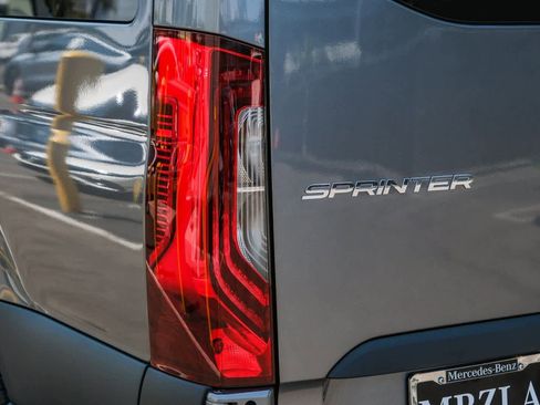 Used 2024 Mercedes-Benz Sprinter 2500 image 7
