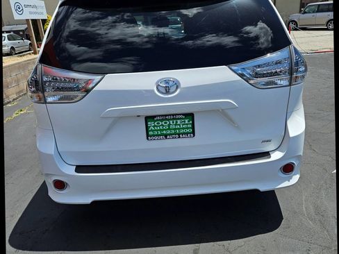 Used 2017 Toyota Sienna SE image 5