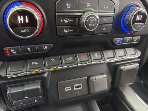 Used 2021 Chevrolet Silverado 1500 High Country image 17