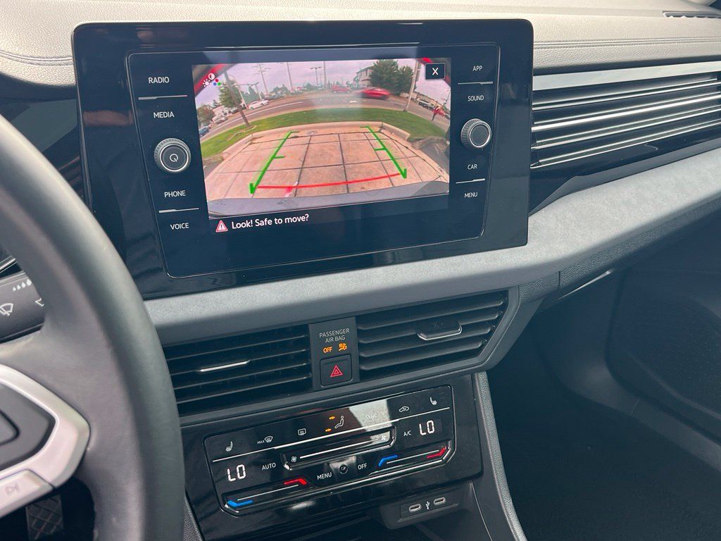 Used 2025 Volkswagen Jetta SE FWD image 18