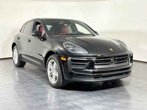 Certified 2023 Porsche Macan AWD/4WD image 9