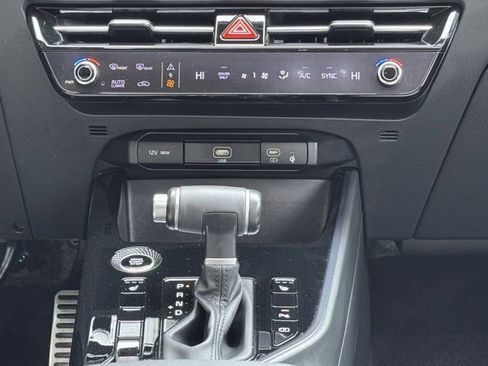 Used 2023 Kia Niro EX Touring FWD image 18