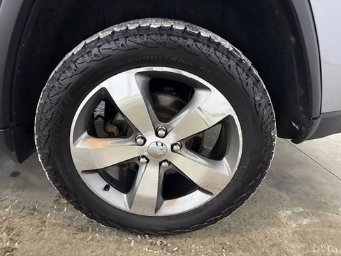 Used 2015 Jeep Grand Cherokee Limited image 9