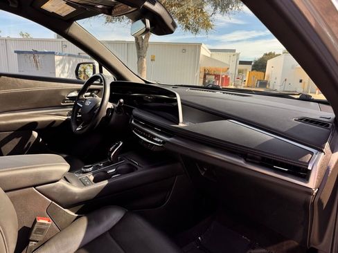 Used 2024 Cadillac XT4 Premium Luxury image 27