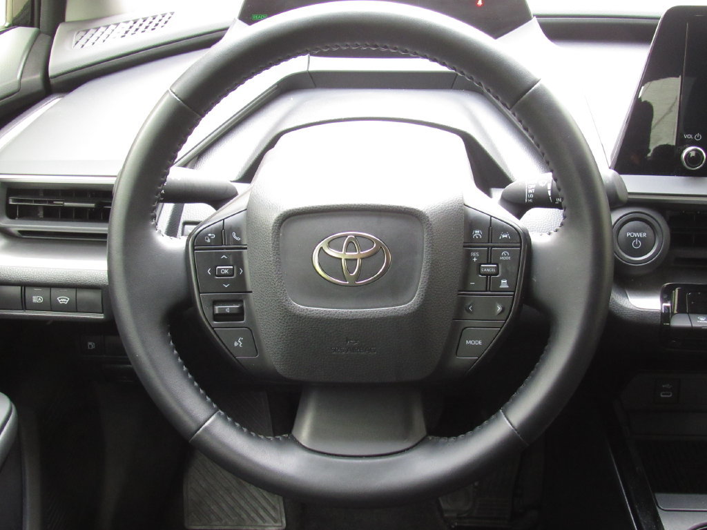 Certified 2025 Toyota Prius LE FWD image 21