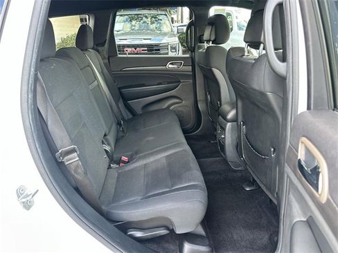 Used 2016 Jeep Grand Cherokee Laredo image 24