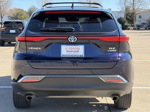 Used 2022 Toyota Venza XLE image 5