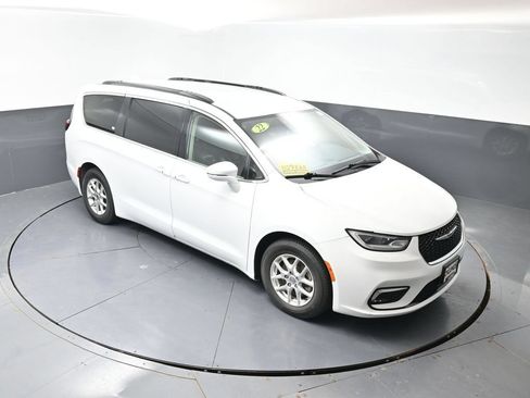 Used 2022 Chrysler Pacifica Touring-L FWD image 39