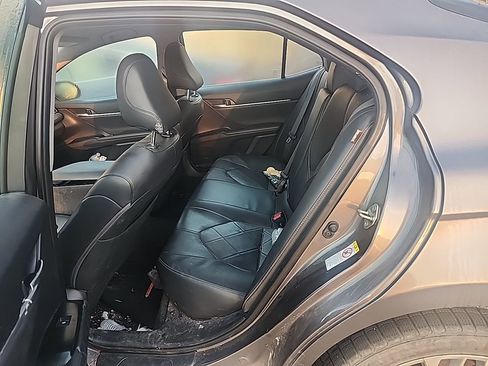 Used 2019 Toyota Camry XLE image 13