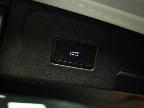 Used 2021 Volkswagen Atlas SEL FWD image 8