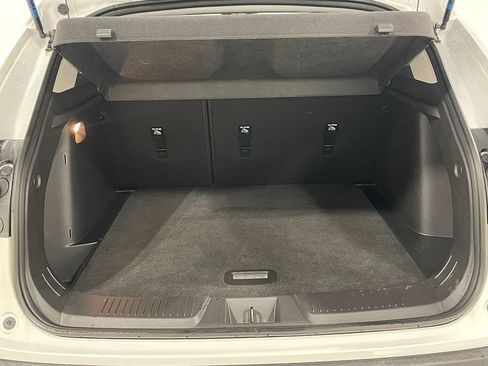 Used 2025 Chevrolet Trax LT FWD image 4