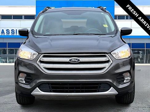 Used 2018 Ford Escape SE image 2