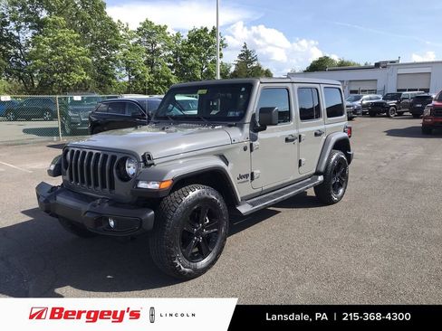 Used 2022 Jeep Wrangler Unlimited Sahara AWD/4WD image 1
