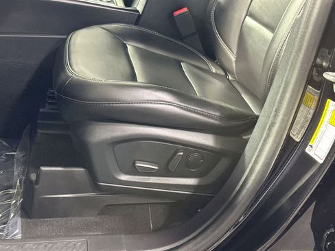 Used 2022 Ford Explorer XLT w/ Equipment Group 202A image 14