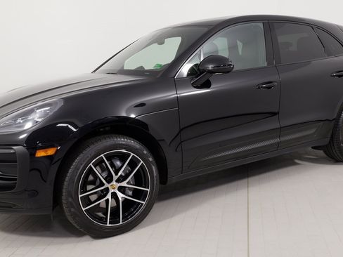 Used 2024 Porsche Macan image 1