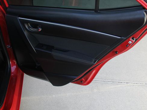 Used 2017 Toyota Corolla LE w/ Carpet Mat Package (TMS) image 28