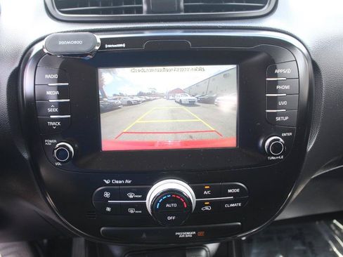 Used 2019 Kia Soul + FWD image 18