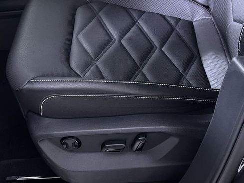 Used 2025 Volkswagen Atlas SE image 12